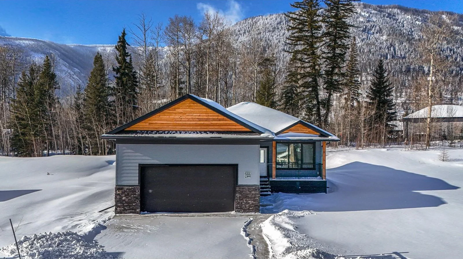 house for sale in Sparwood backing onto mountains