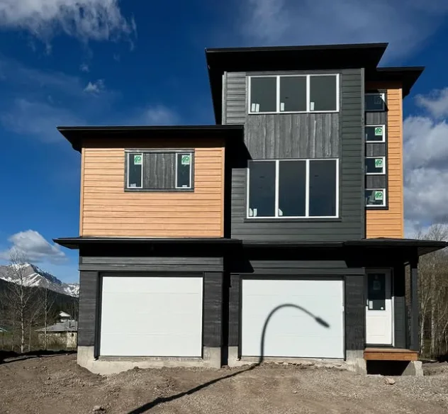 8602 copy 8602 25 avenue in Coleman, Alberta for sale